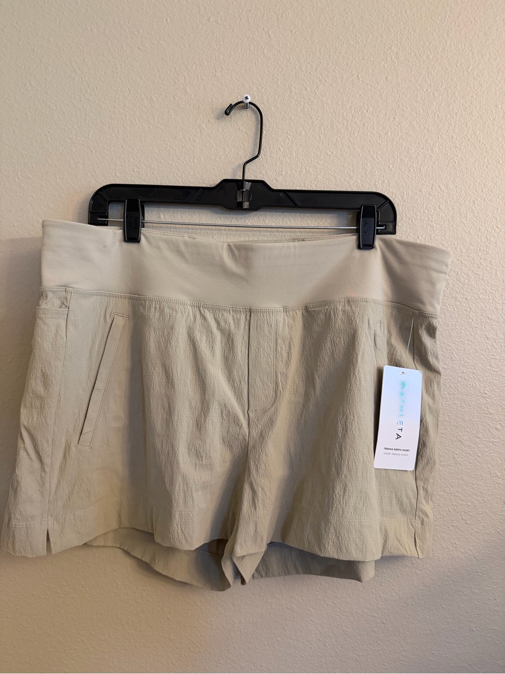 Athleta Khacki Trekkie North Short Mid-Rise 3.5"" with Elastic Waist Size 16